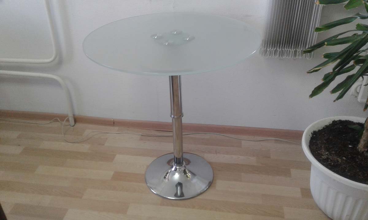 Стеклянный стол с регулировкой высоты, круглое основание