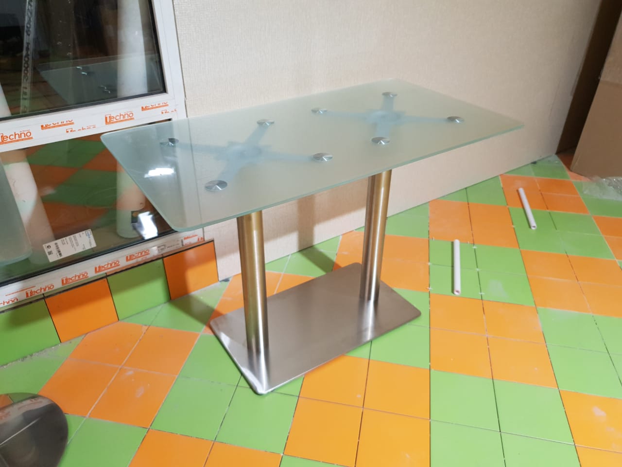 Стеклянный стол Мондео 2